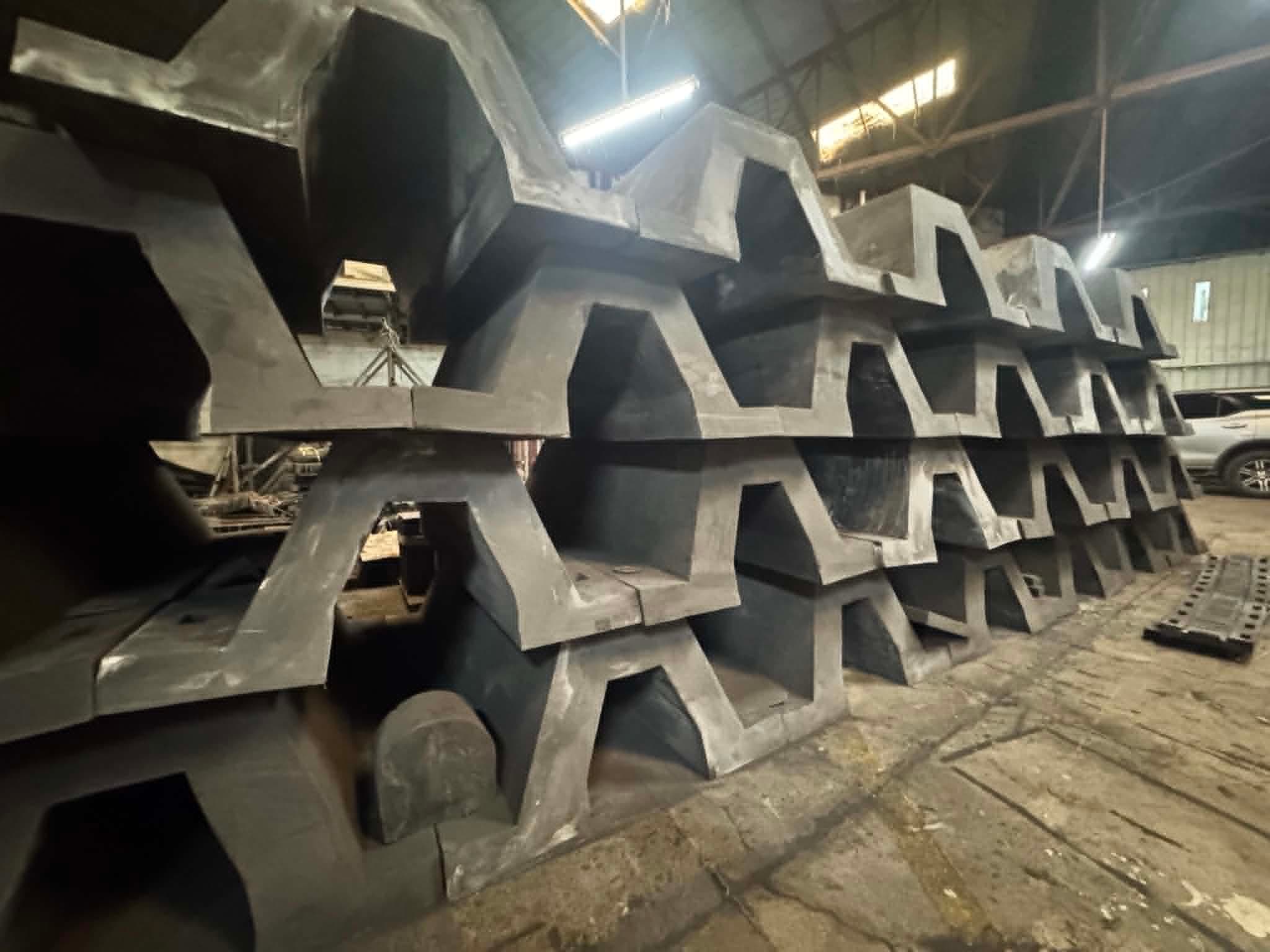 Arch V-type rubber dock fender installed at marine port