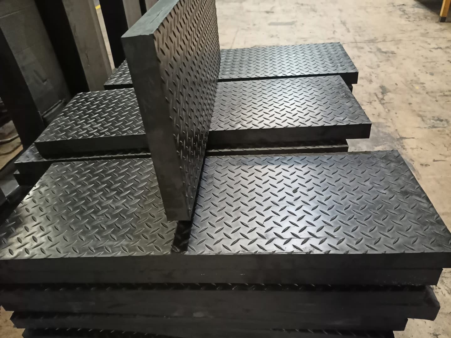 Diamond type rubber matting sheets for industrial applications